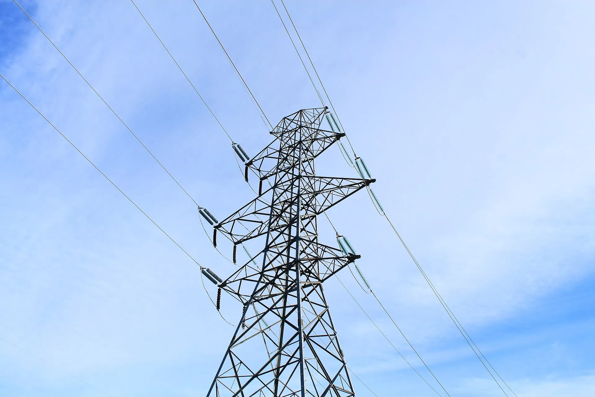Electricity transmission tower